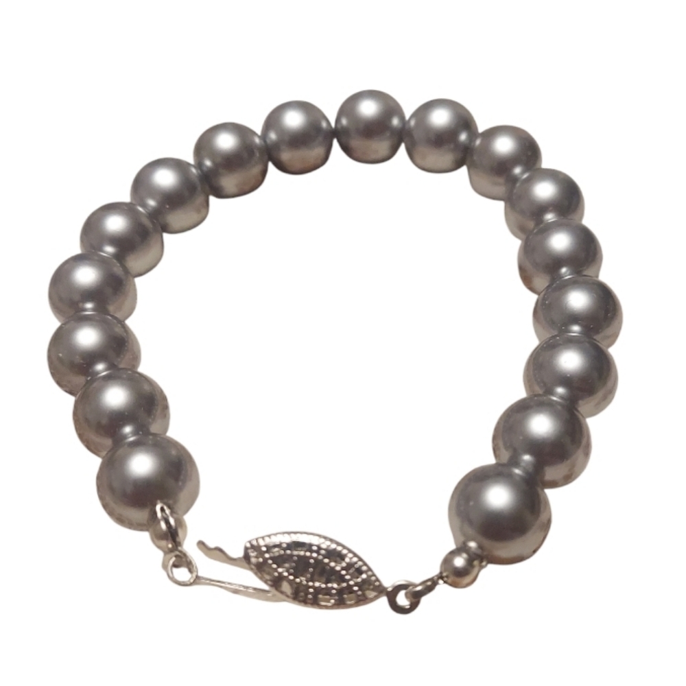B079 Platinum Pearl Bracelet Filigree Clasp